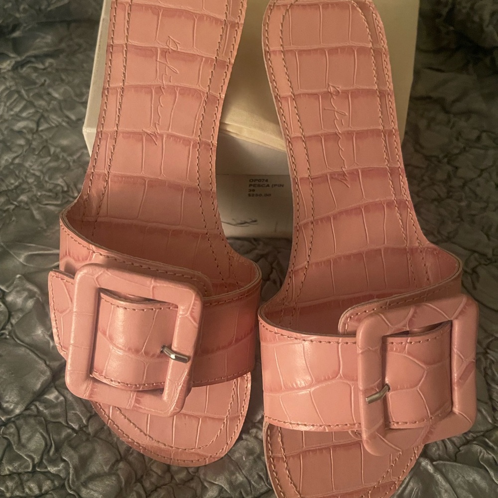 Definery loop croc embossed pink flat sandals size 39- 9 us